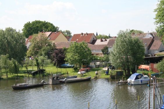 Blick auf den See und die Stadt