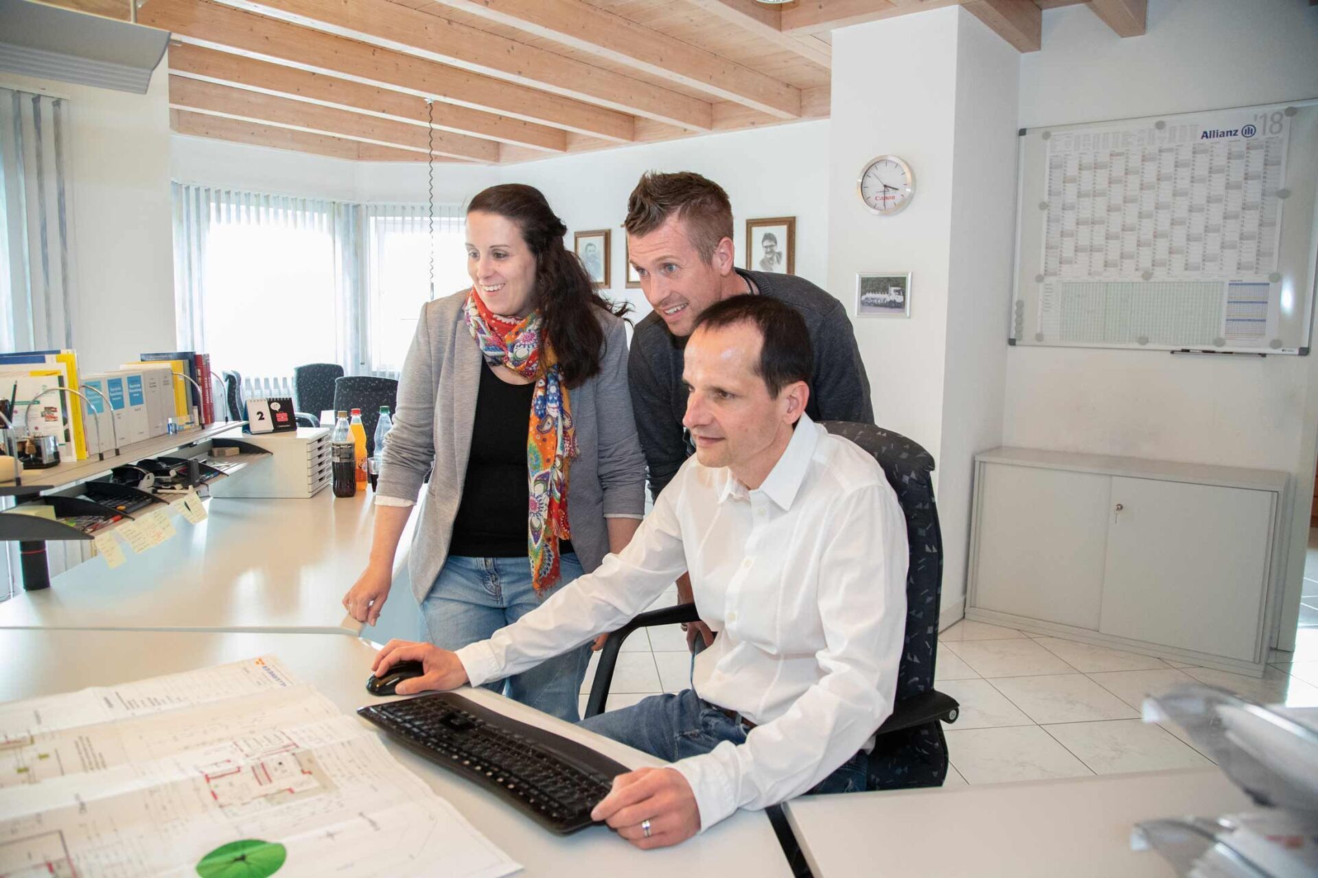 Bauunternehmen Hillermeier: Kundengespräch im Büro