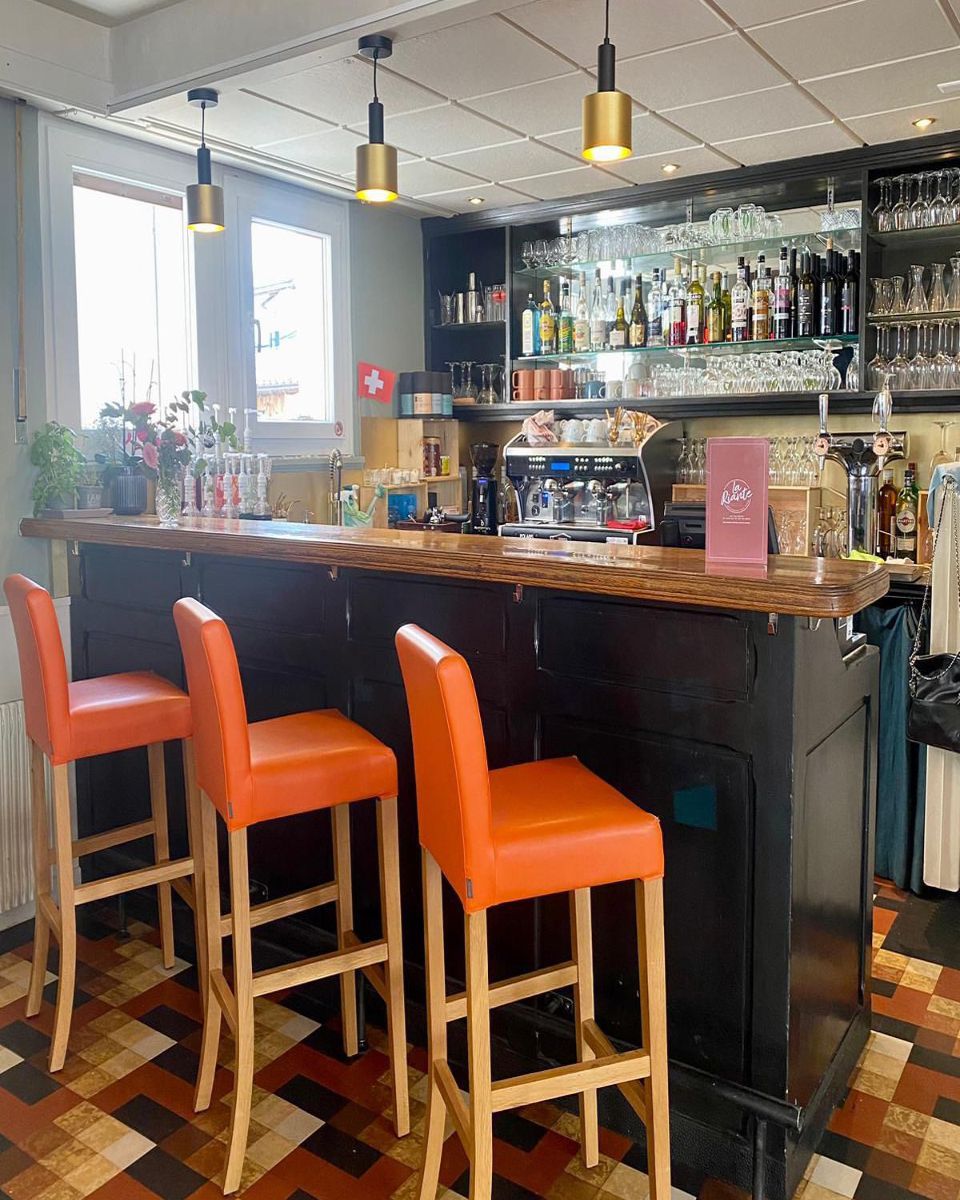 Bar de La Riante restaurant à ayent