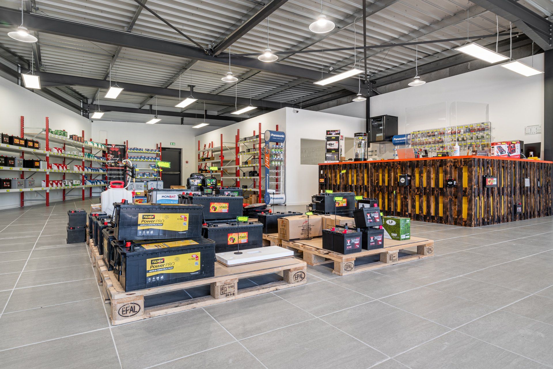 Intérieur du magasin de batterie