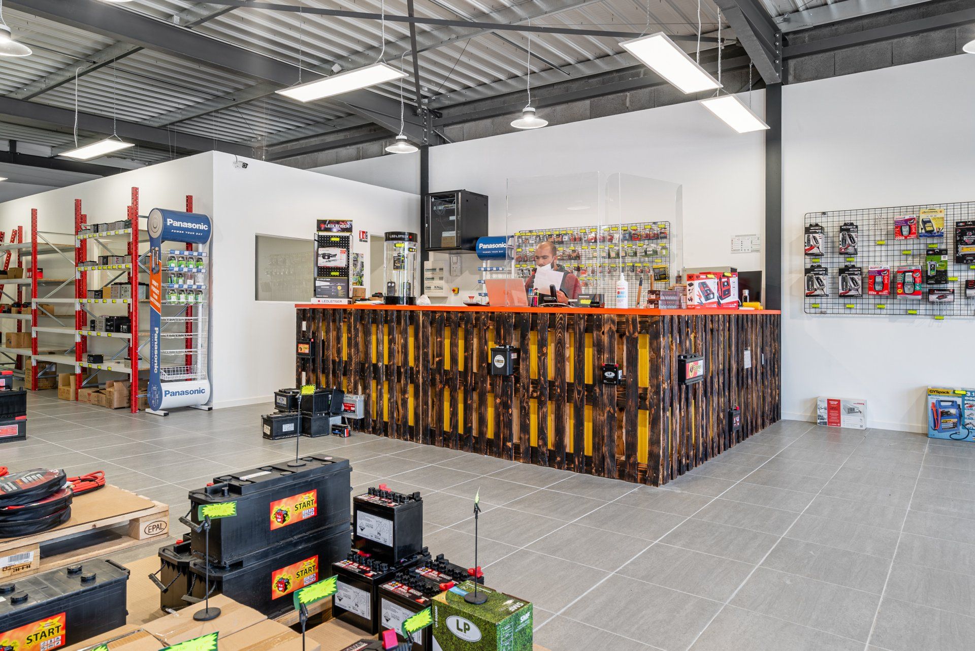 Accueil du magasin de batteries