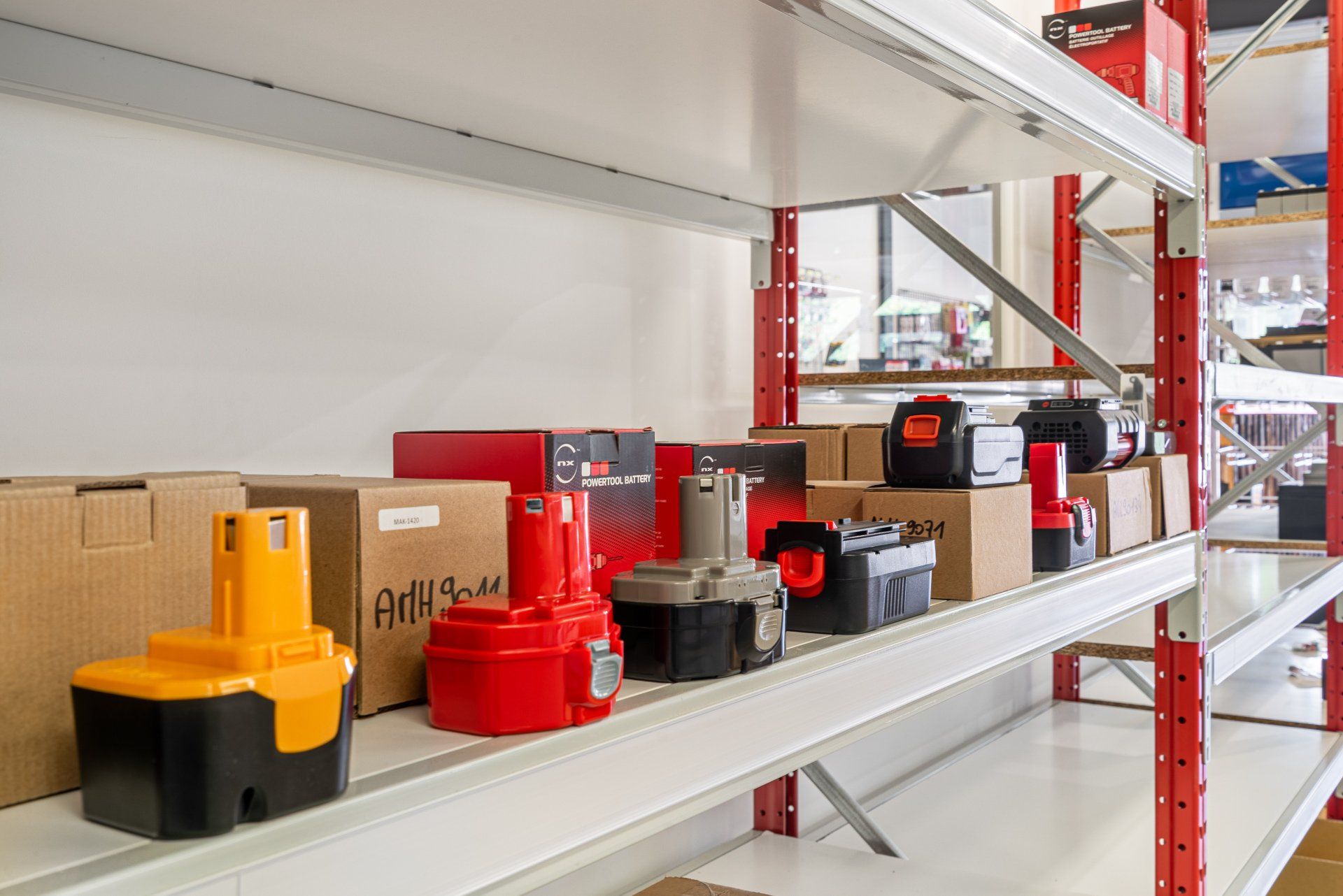 Batteries rouges, jaunes et noires