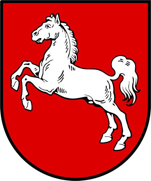 Weißes, aufgerichtetes Pferd auf rotem Grund, das Wappen von Niedersachsen, Deutschland.