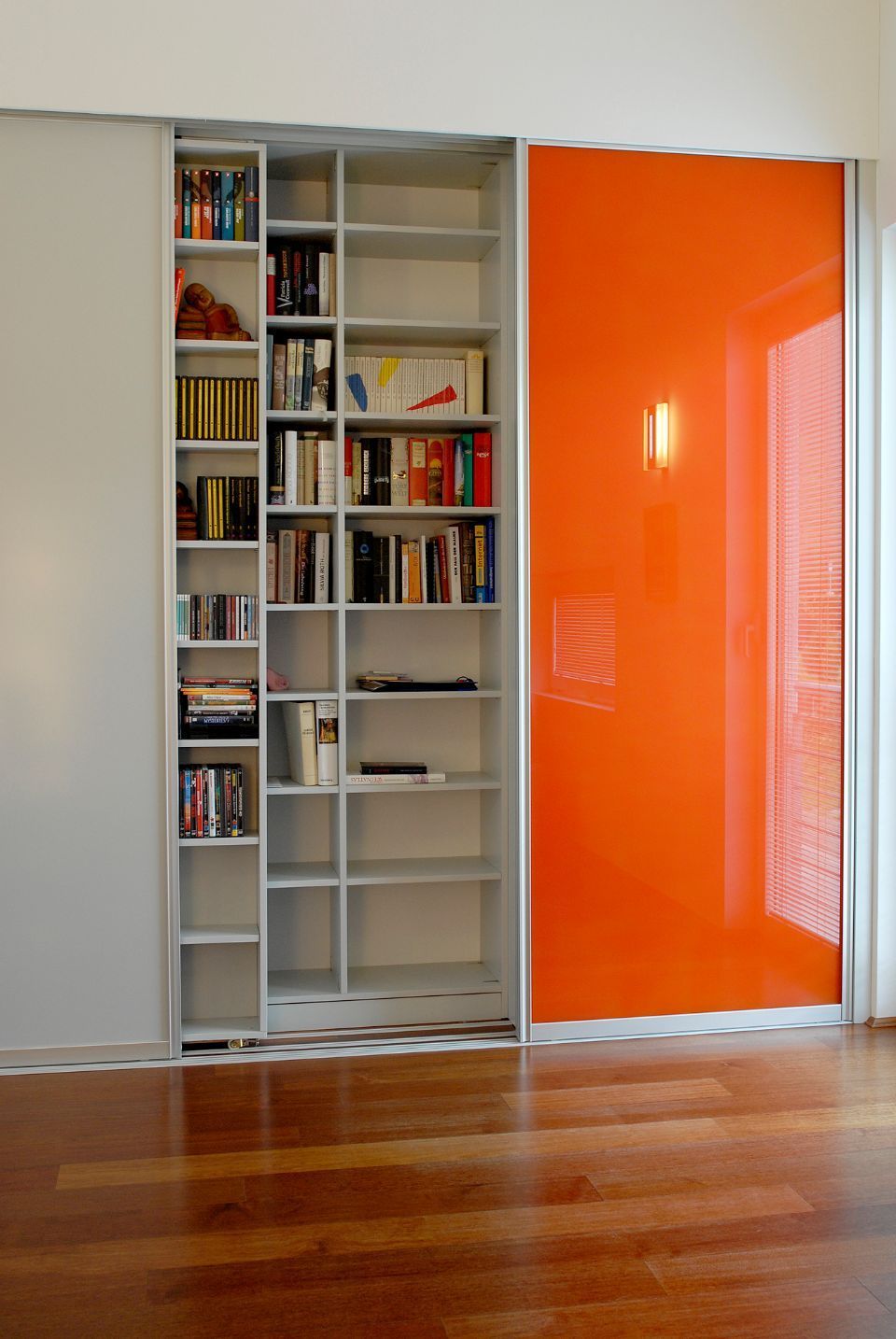 Schrank mit Schiebetür