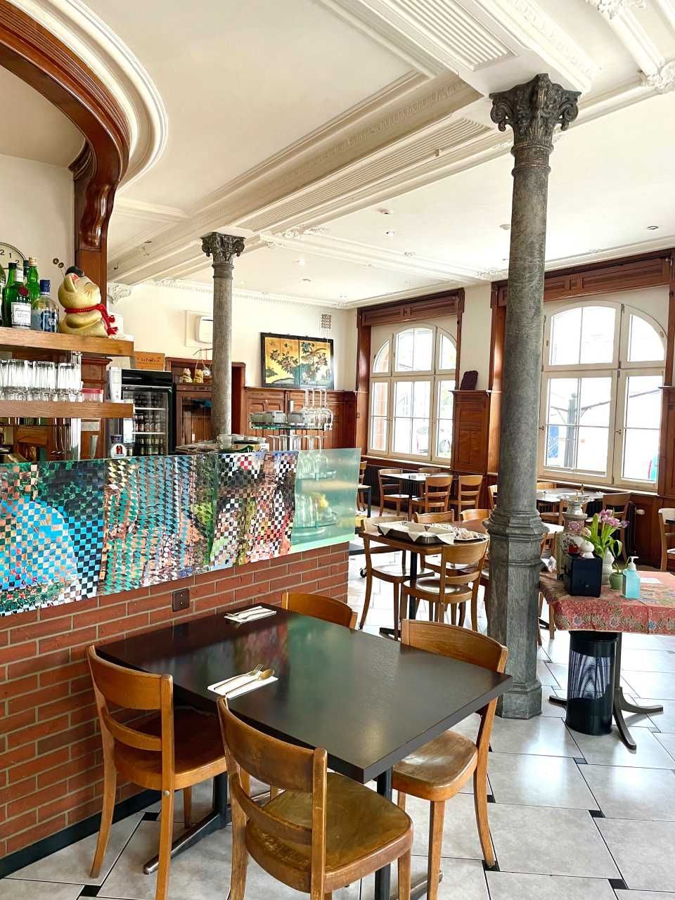 Bhf. St. Johann Thairestaurant