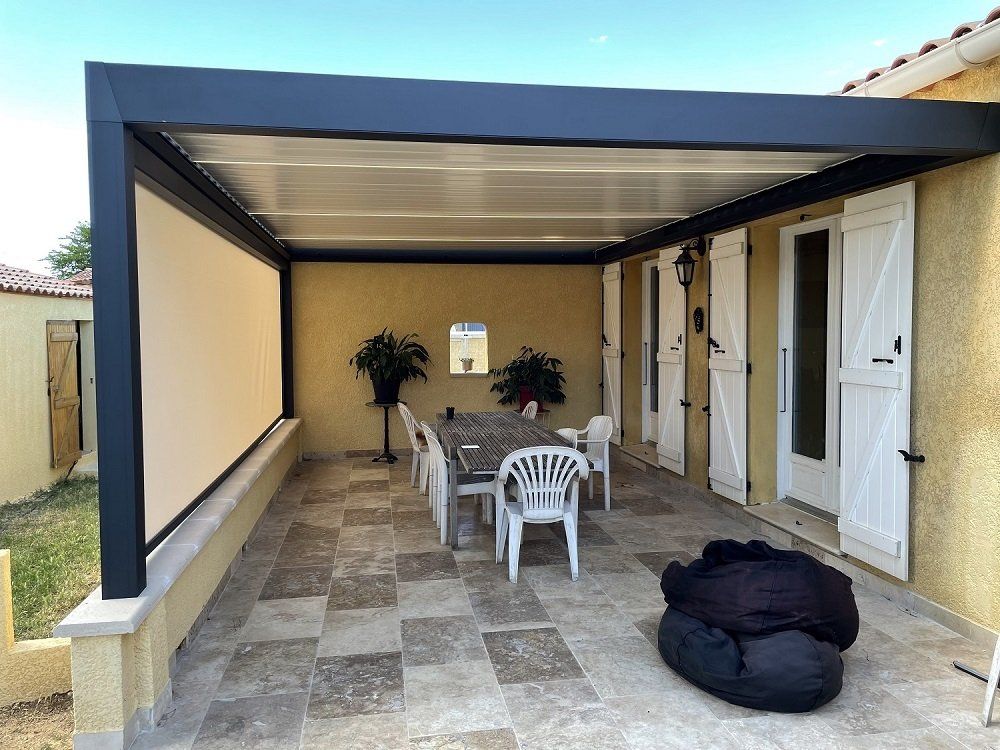 Pergola Bioclimatique avec store ZIP - Pose en Mai 2021 à Sorgues Vaucluse