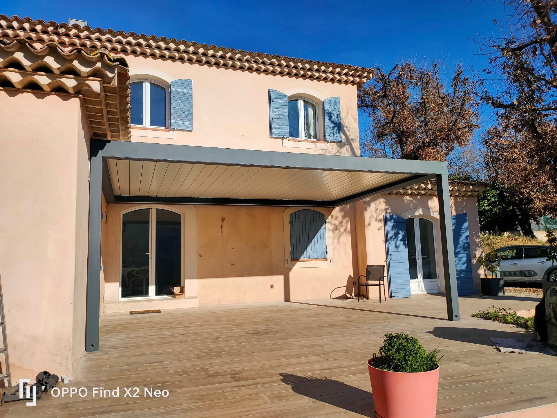 Pergola bioclimatique - ANSOUIS LUBERON - VAUCLUSE - Pose en Janvier 2023