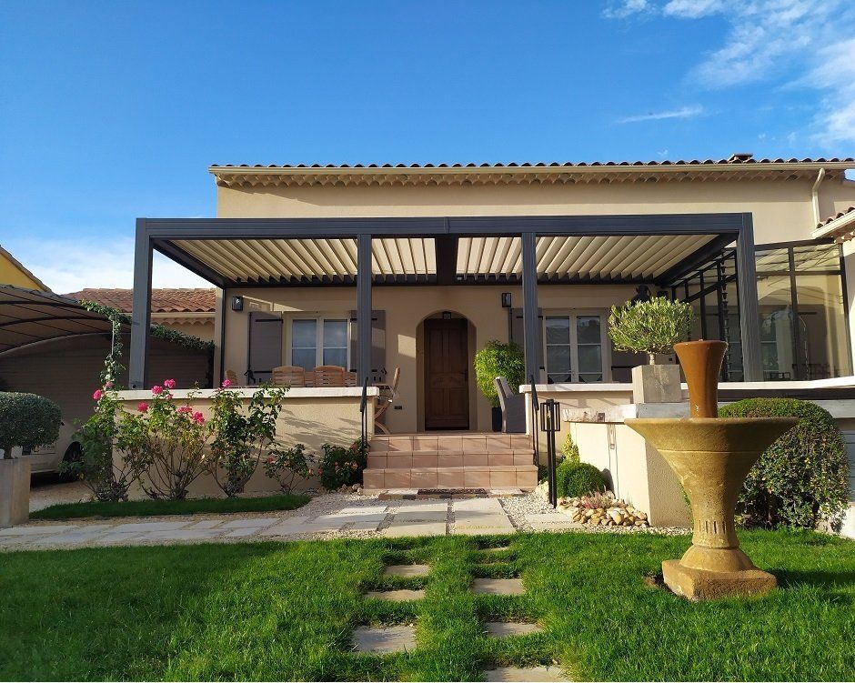 Pergola en polucarbonate entre 2 murs - Bédarrides - Février 2022