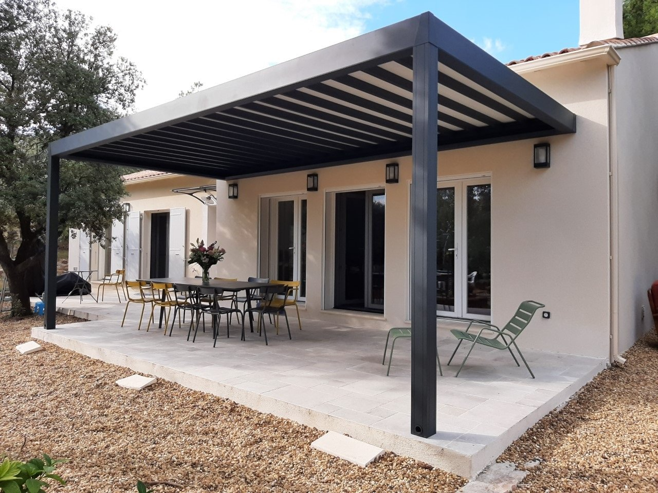 Pergola bioclimatique - ISLE SUR LA SORGUE - VAUCLUSE - Pose en Novembre 2022