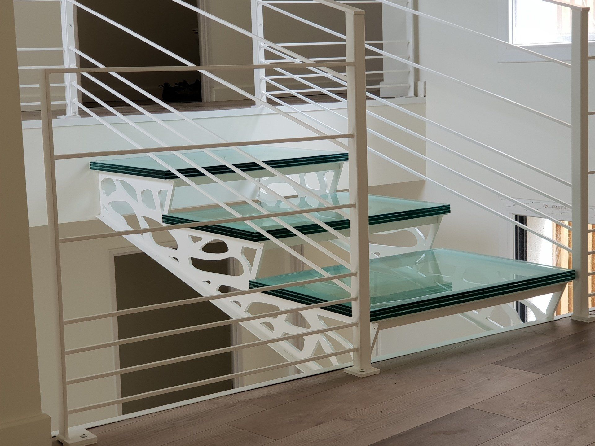 Escalier_passerelle_2_limon_acier_marche_verre_cestas
