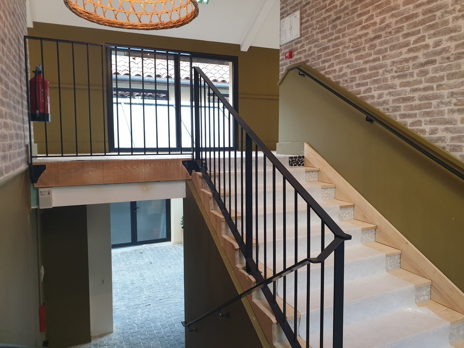 Gardes_corps_rampant_acier_thermolaqu__7021_barreaudage_vertical_talence