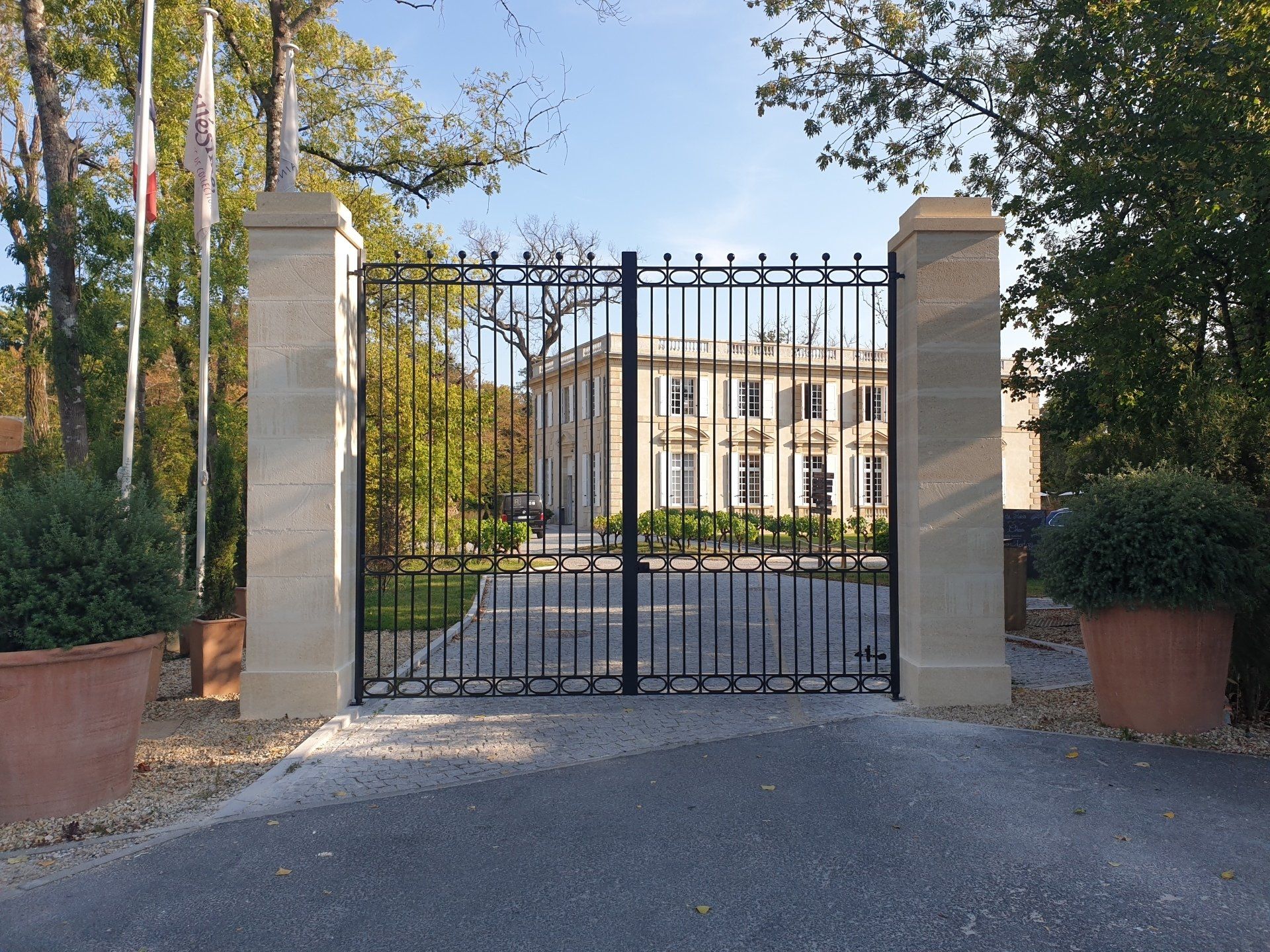 Portail_acier_fer_forge_noir_talence