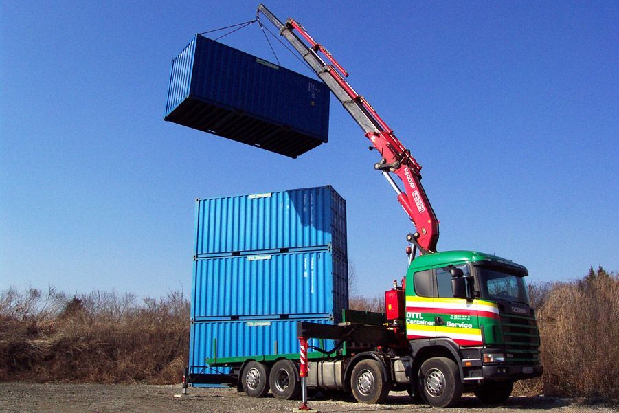 Stapeln von blauen Containern bei OTTL-CONTAINER