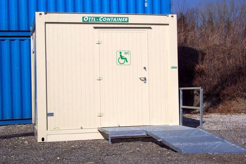 Barrierefreier Sanitärcontainer von OTTL-CONTAINER mit Rampe
