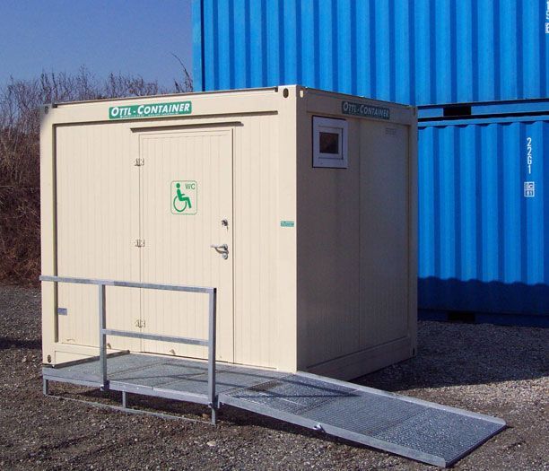 Barrierefreier Sanitärcontainer von OTTL-CONTAINER mit Rampe