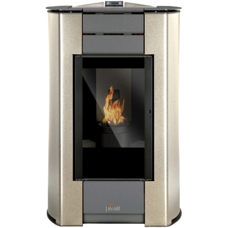 Una estufa de acero inoxidable de la que sale fuego.