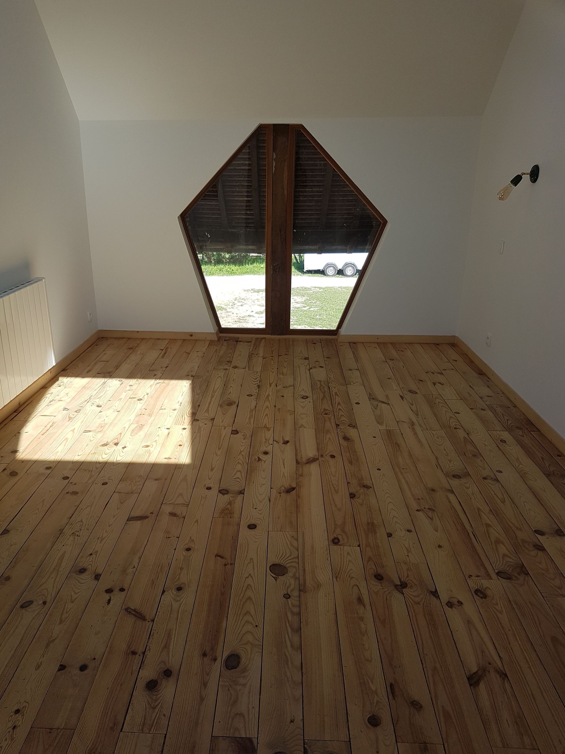 Porte-fenêtre hexagonale