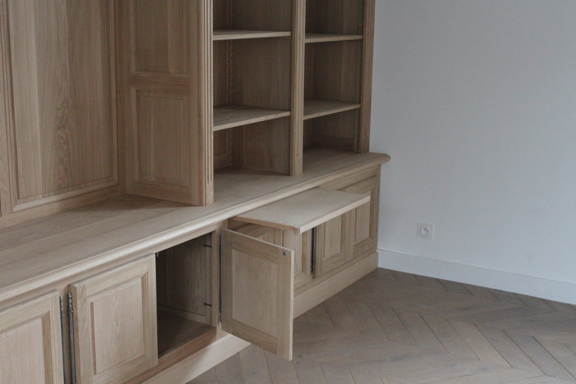 Grand meuble de rangement en bois sur mesure