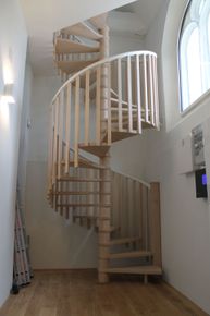 Escalier en colimaçon en bois massif