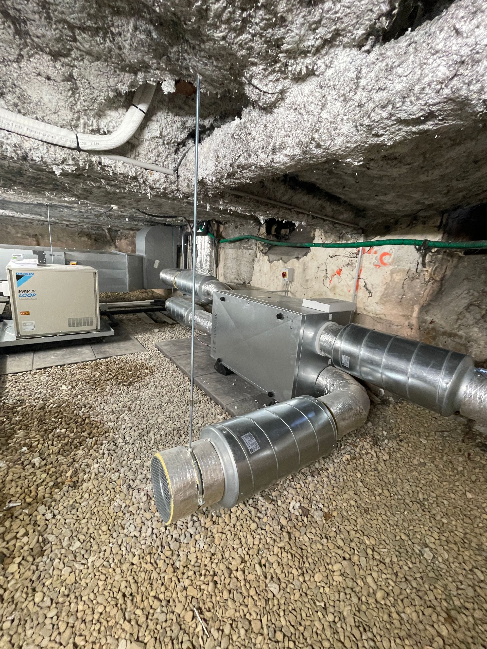 Équipements de chauffage, ventilation et climatisation et conduits 