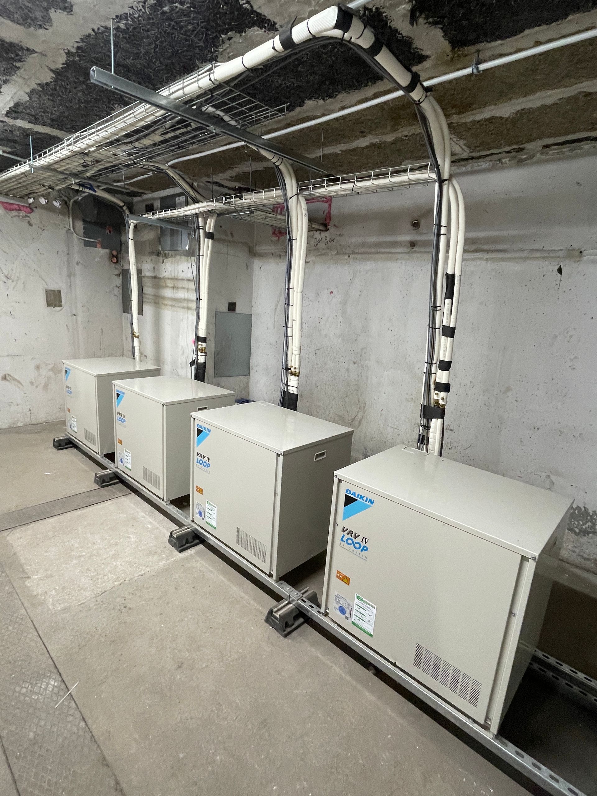 Quatre unités de climatisation Daikin 