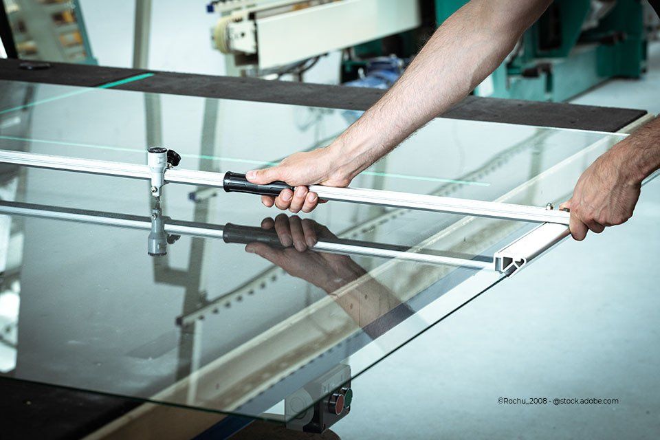 Fensterscheibe wird eingesetzt