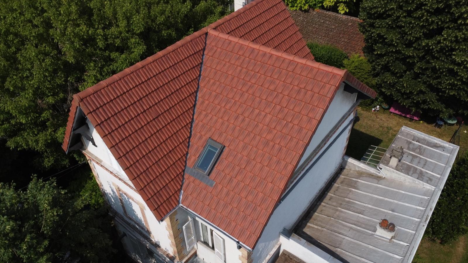 Un toit rénové vu d'en haut