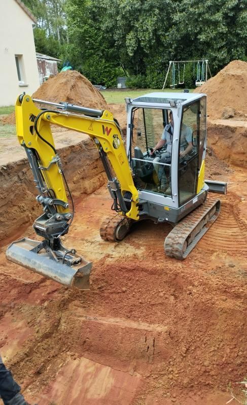 Pelle mécanique disponible en location