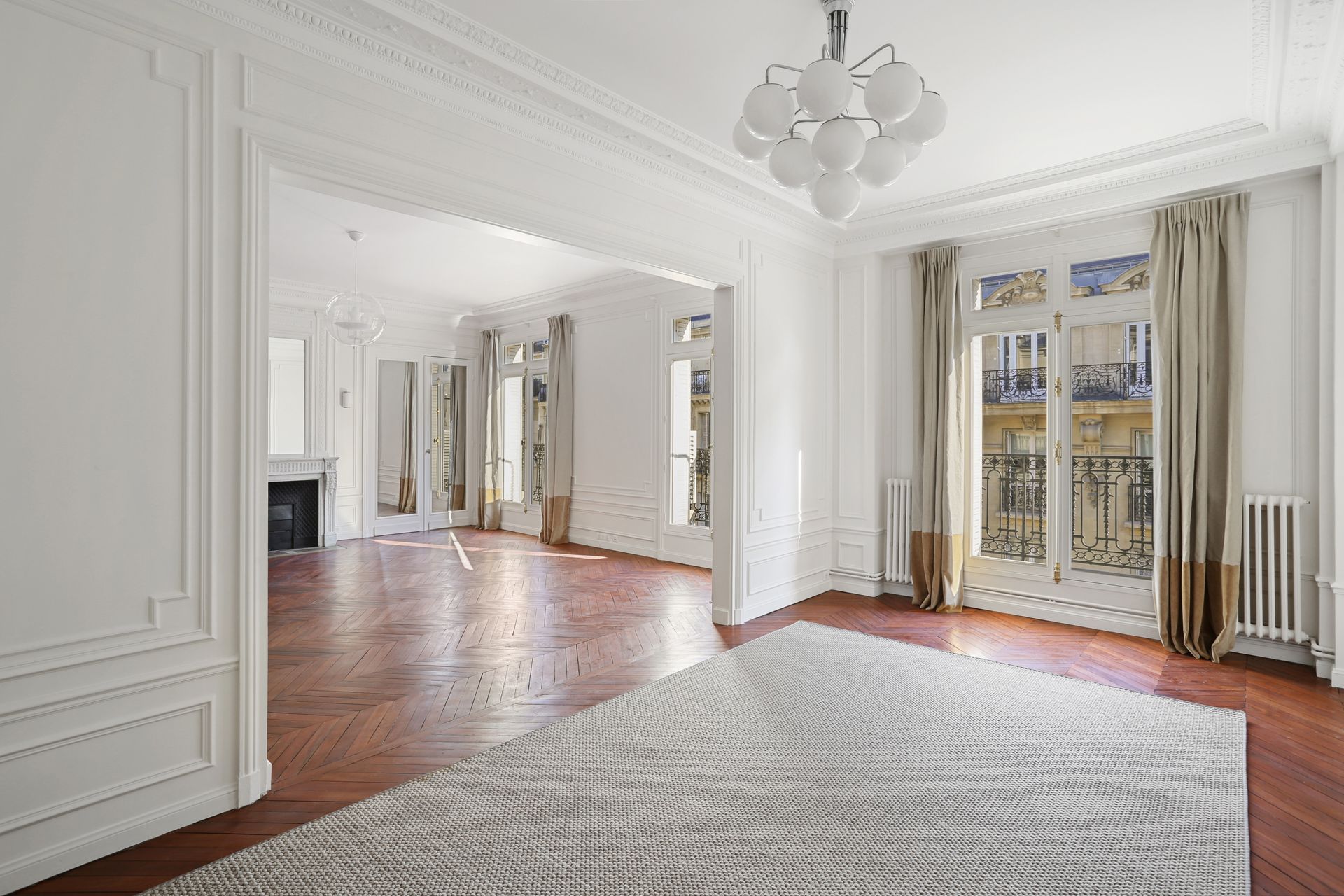 Chantier de rénovation à Trocadero -salon spacieux