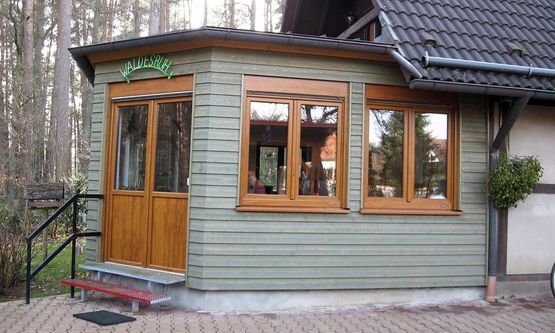 Kraus & Schwarz Holzbau GmbH, Leinburg-Diepersdorf, Anbauten, Umbauten, Wintergärten, Zweigeschossiger Wintergartenanbau aus BSH in Pfosten- und Riegelbauweise realisiert.