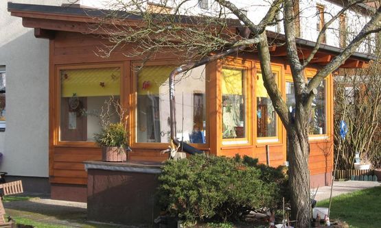 Kraus & Schwarz Holzbau GmbH, Leinburg-Diepersdorf, Anbauten, Umbauten, Wintergärten, Zweigeschossiger Wintergartenanbau aus BSH in Pfosten- und Riegelbauweise realisiert.