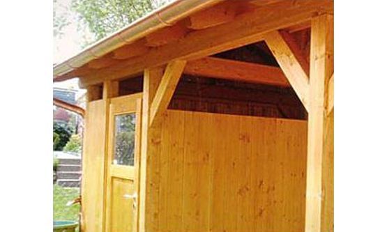 Kraus & Schwarz Holzbau GmbH, Leinburg-Diepersdorf, Carport, Überdachungen, Satteldach-Carport mit Ziegeleindeckung und Wandverkleidung als vertikale Leistenschalung.