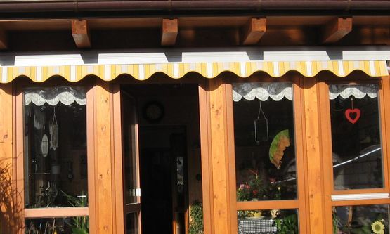 Kraus & Schwarz Holzbau GmbH, Leinburg-Diepersdorf, Anbauten, Umbauten, Wintergärten, Zweigeschossiger Wintergartenanbau aus BSH in Pfosten- und Riegelbauweise realisiert.