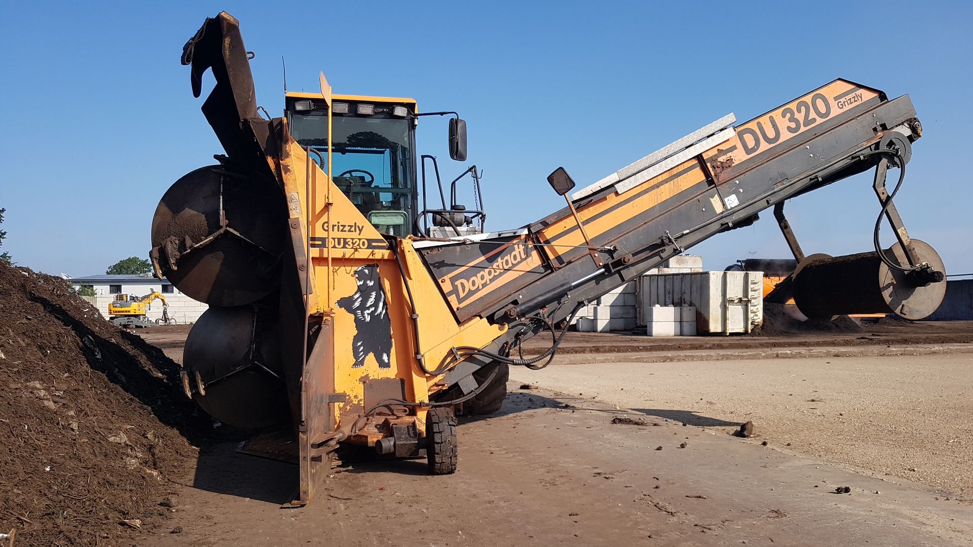 Ein orange-schwarzer Grizzly Umsetzer