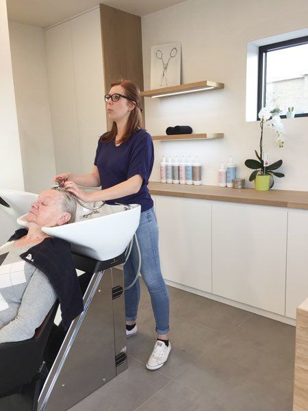 Een behandeling in de kapsalon