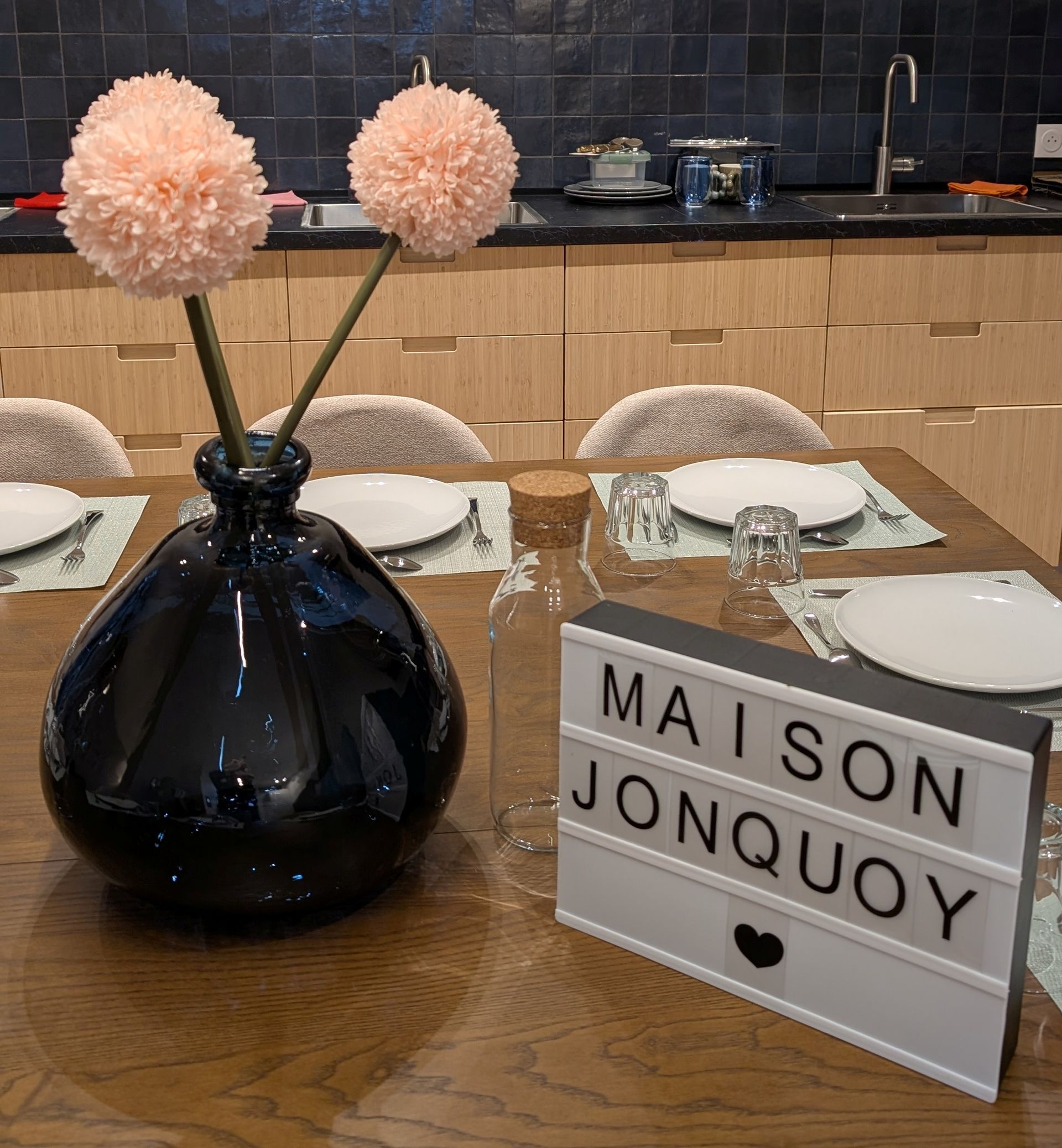 Salle à manger d'un foyer pour étudiantes