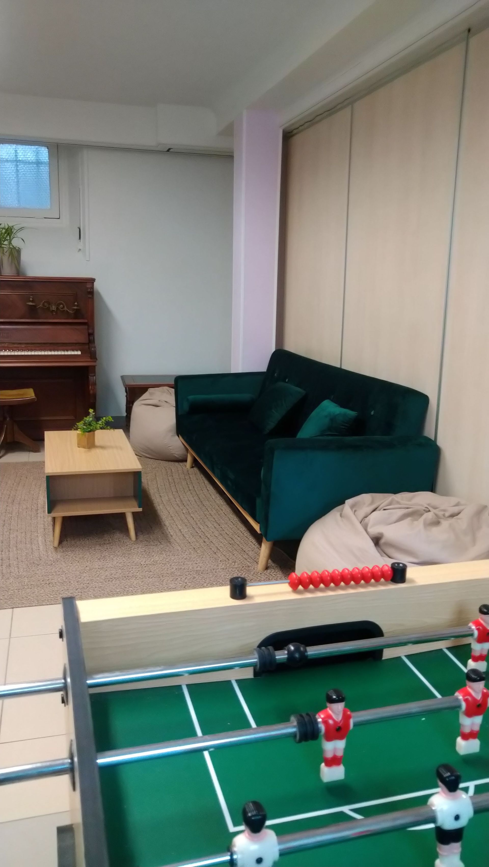 Salon avec babyfoot