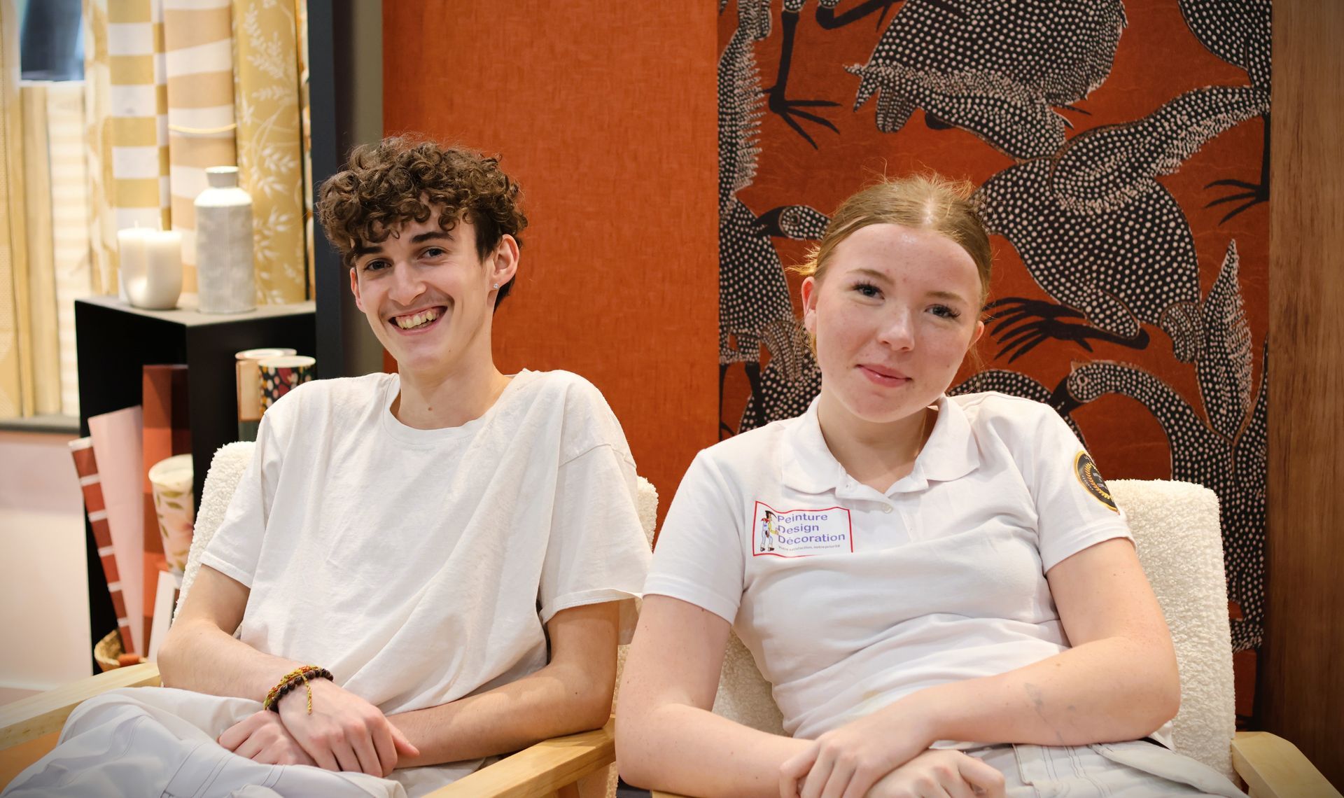 Deux membres de l'entreprise Peinture Design Décoration.