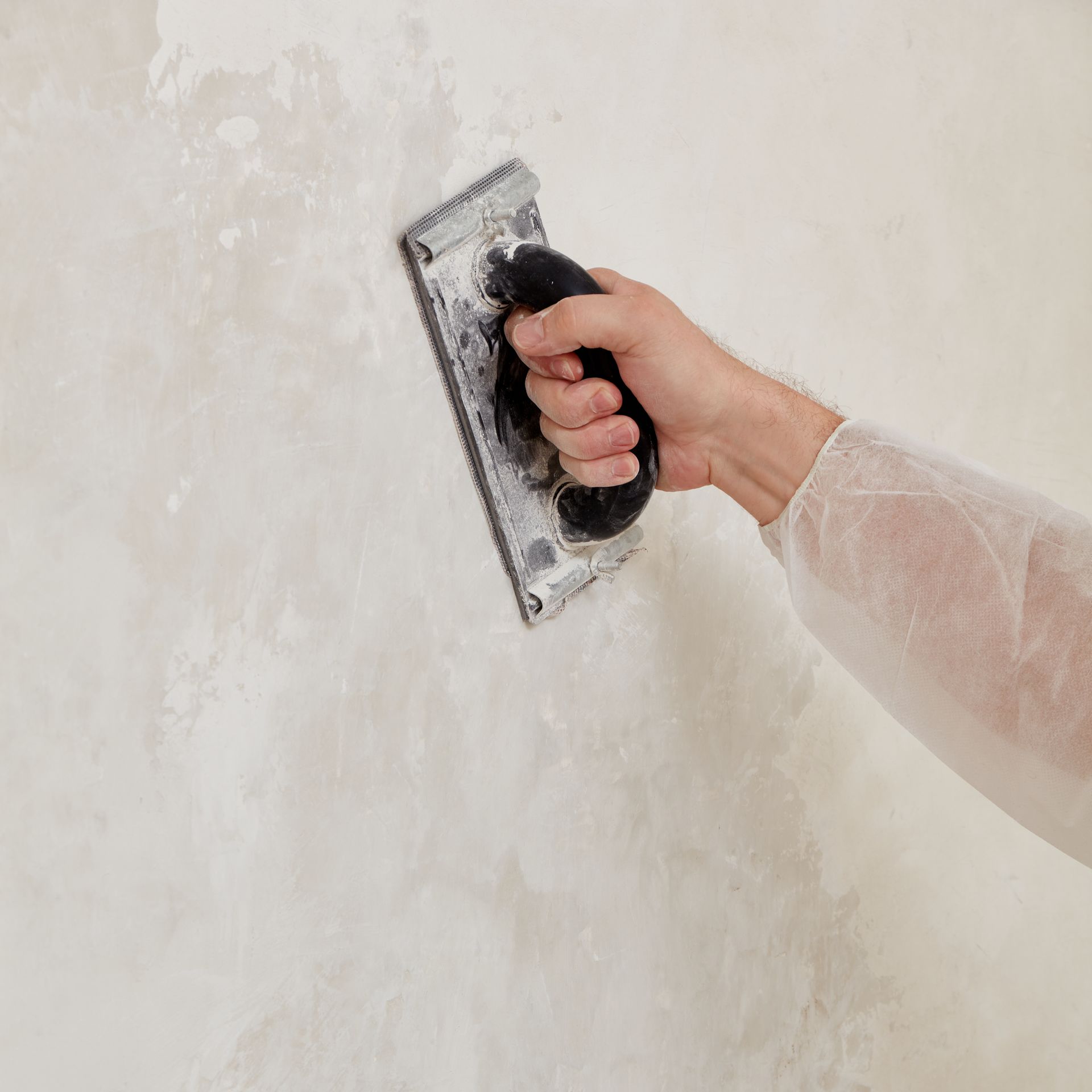 Préparation du support avant l'application de béton ciré