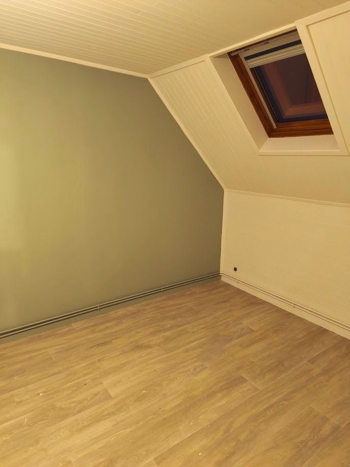 Mur et boiserie après peinture