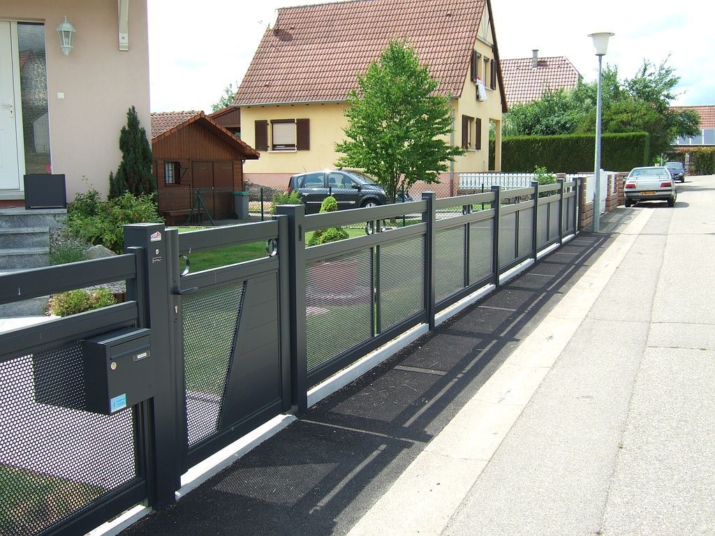 clôture tôle perforée
