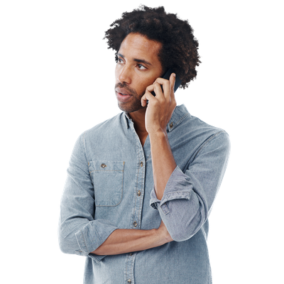 Un homme au téléphone