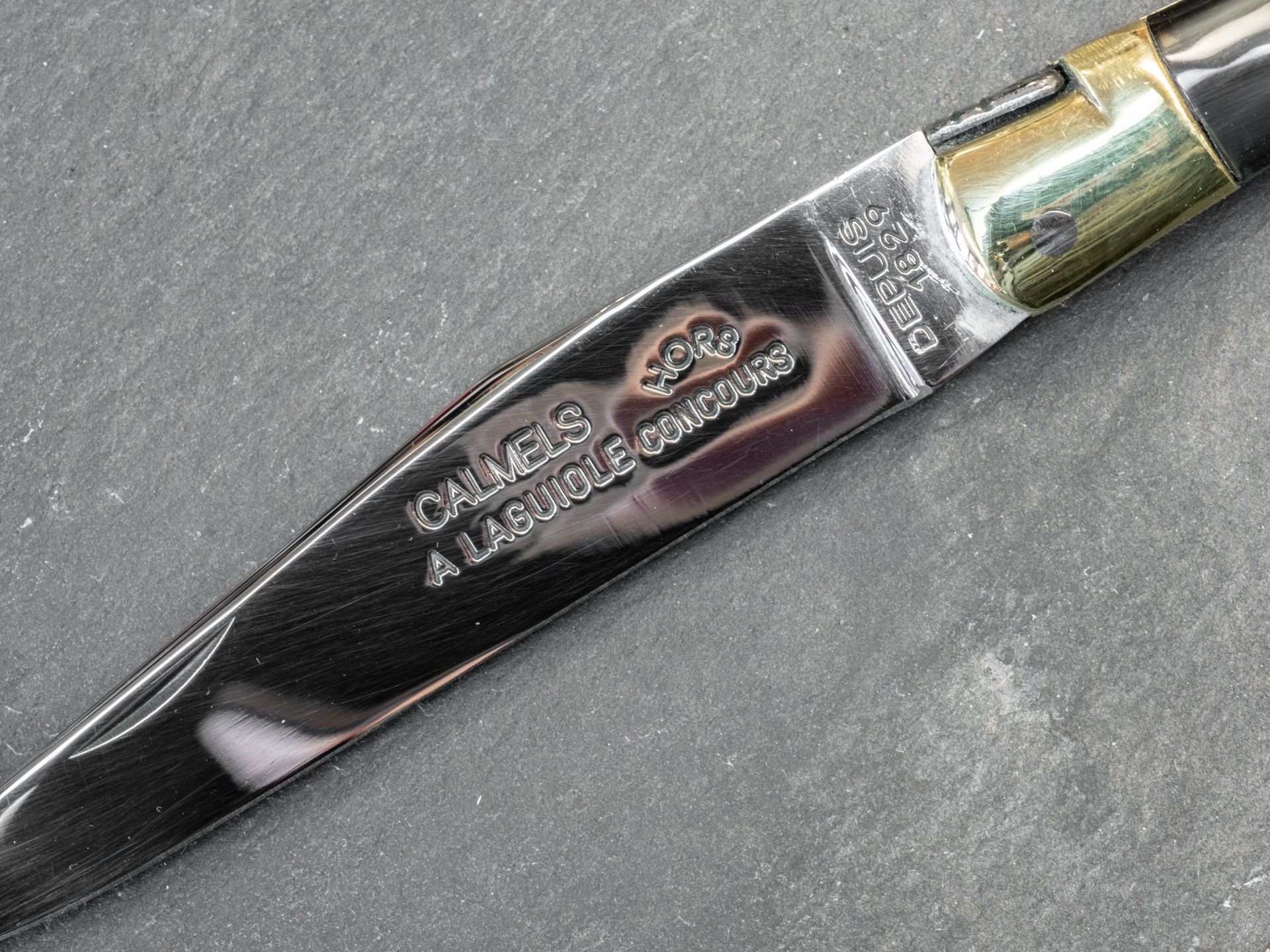 Gravure Laguiole sur nos couteaux