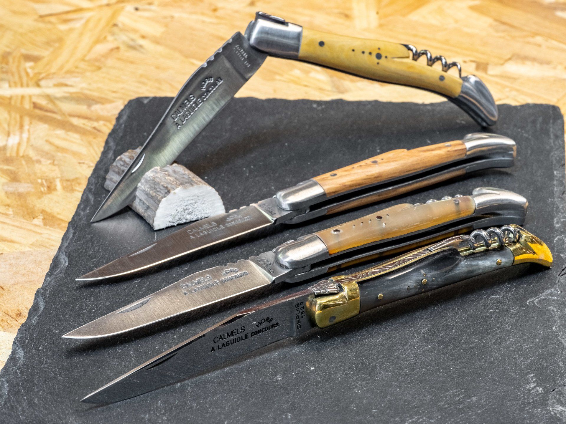 Couteaux avec lames rétractables