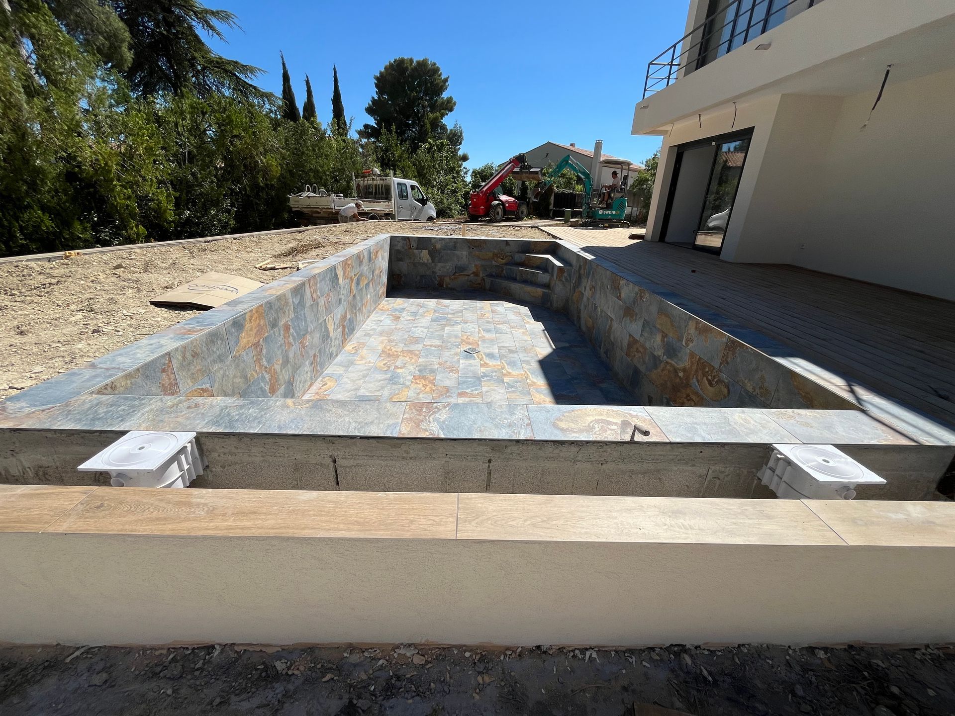 Piscine vide en construction