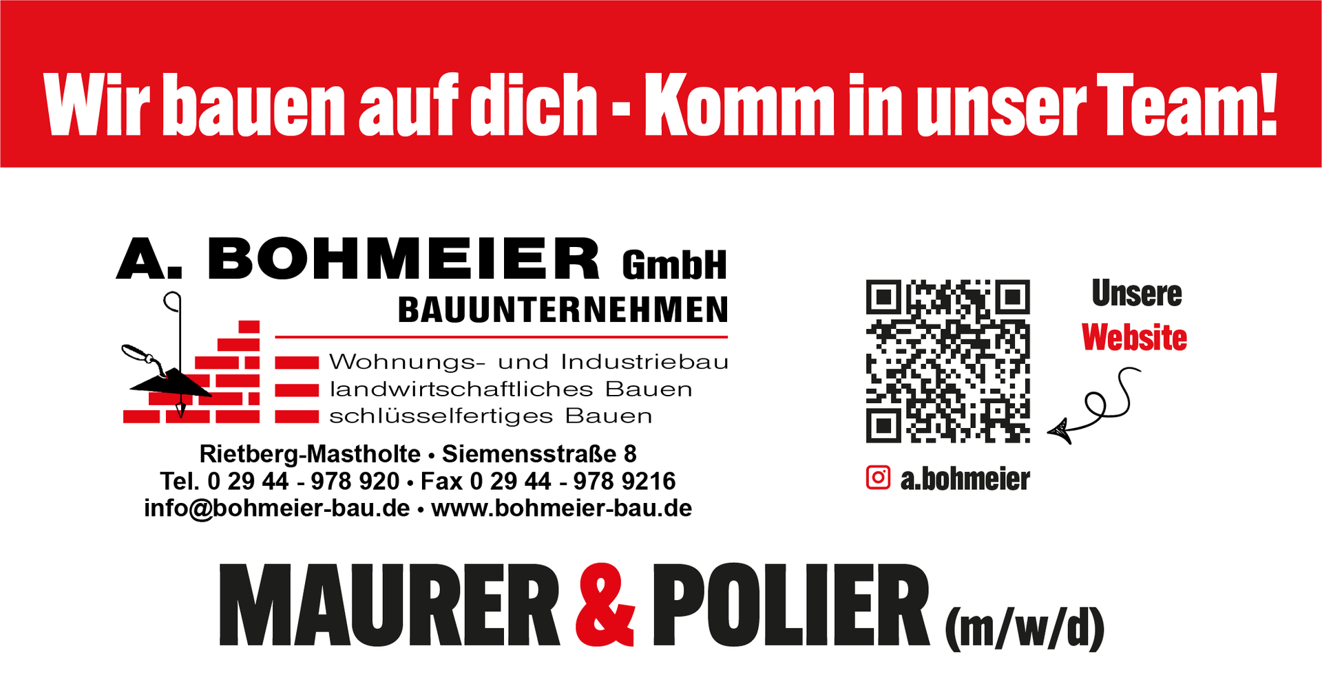 ein mann trägt einen schutzhelm und hält ein maßband in der hand