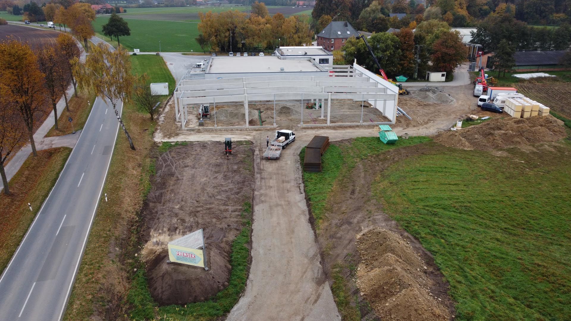 Hellenbau Grundstück mit Auto