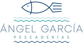 Un logotipo para Angel García Pescaderías con un pez y olas.