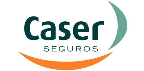 Logotipo de Caser Seguros en color verde azulado y naranja con detalles curvos sobre un fondo blanco.
