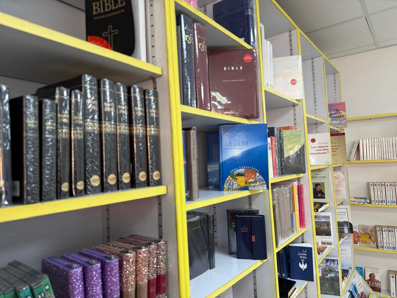 Bibles et autres ouvrages.